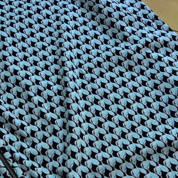 Diane von Furstenberg Blue & Black Geometric Print Side Zip "Noemi" Skirt Size 2 - Picture 2 of 9